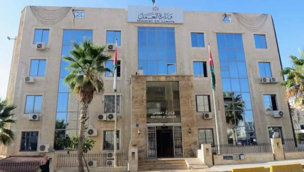 العمل تعلن إجراءات قوننة وتوفيق أوضاع العمالة الوافدة المخالفة