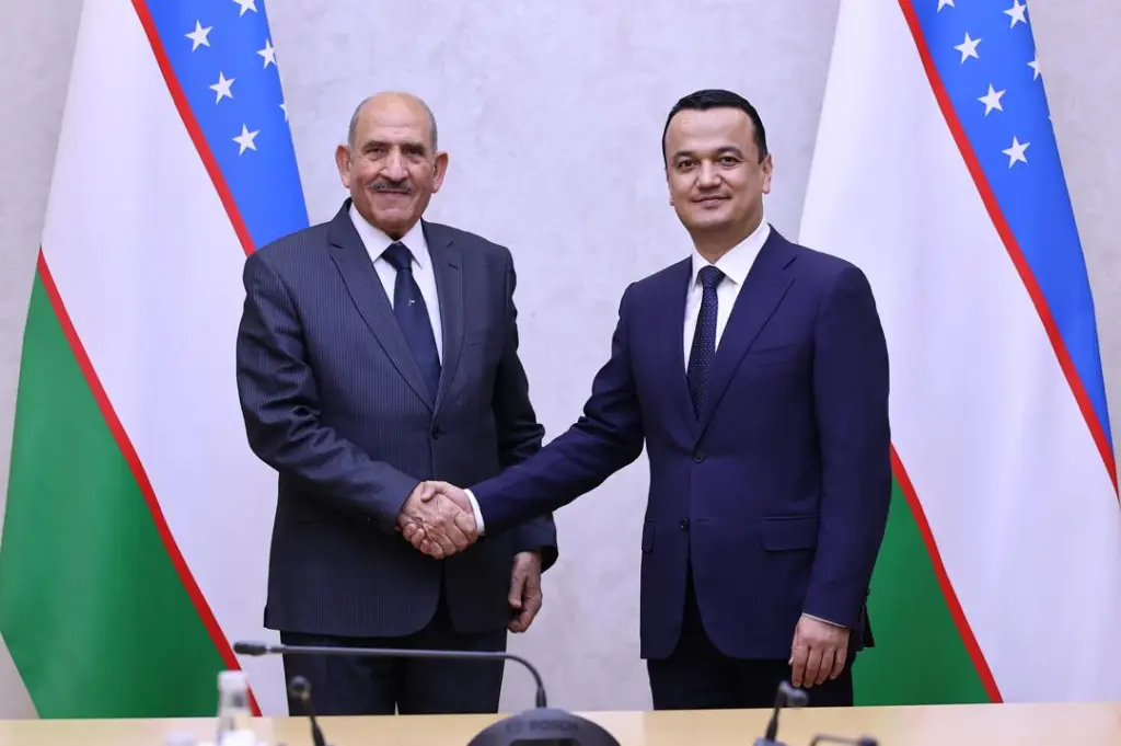 الذنيبات يبحث مع وزير الاستثمار الاوزبكي التعاون في صناعة الأسمدة الفوسفاتية واقامة مشاريع استثمارية استراتيجية