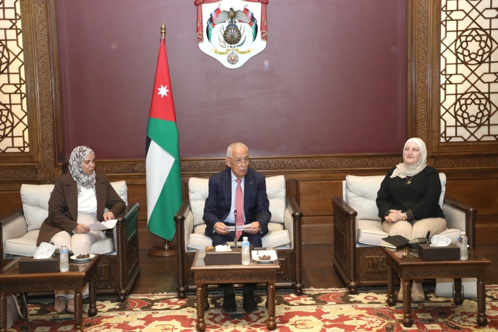 العيسوي يلتقي وفدا من فعاليات نسائية