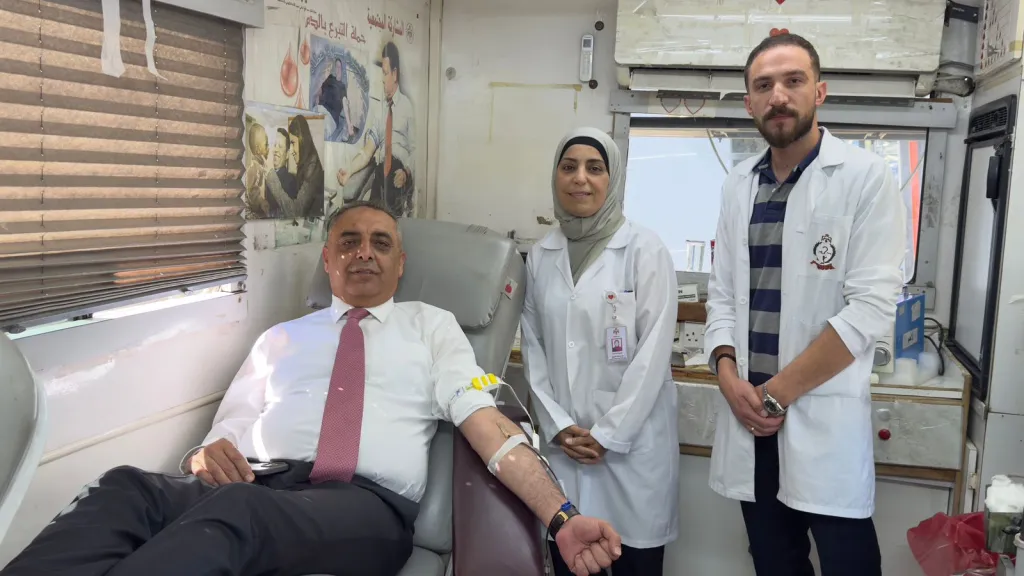 النائب محمد البستنجي يشارك في حملة للتبرع بالدم نظمتها مجموعة البستنجي بالتعاون مع وزارة الصحة