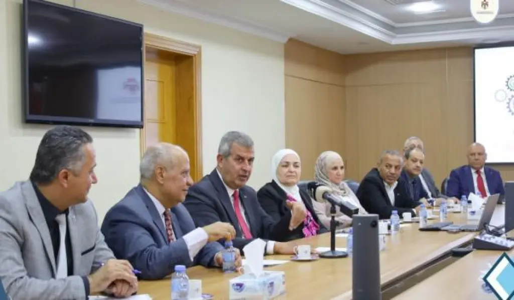 الخرابشة: إنشاء محطتي توليد كهرباء بقدرة 700 ميغاواط لكل محطة