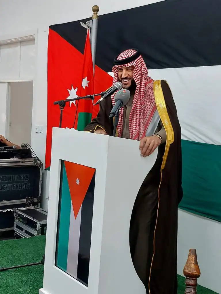 الشيخ الحويان وعباءة العجارمة.. مشهد اختصر تاريخاً من النخوة والوفاء