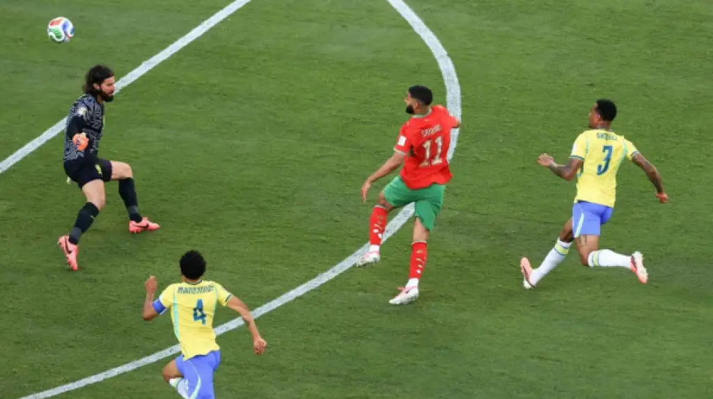 روماريو يحرج مذيعة على الهواء بعد مباراة البرازيل والمغرب